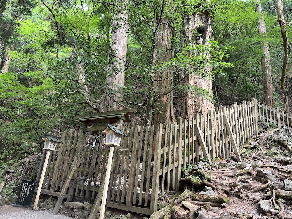玉置神社の境内社「玉石社」の写真